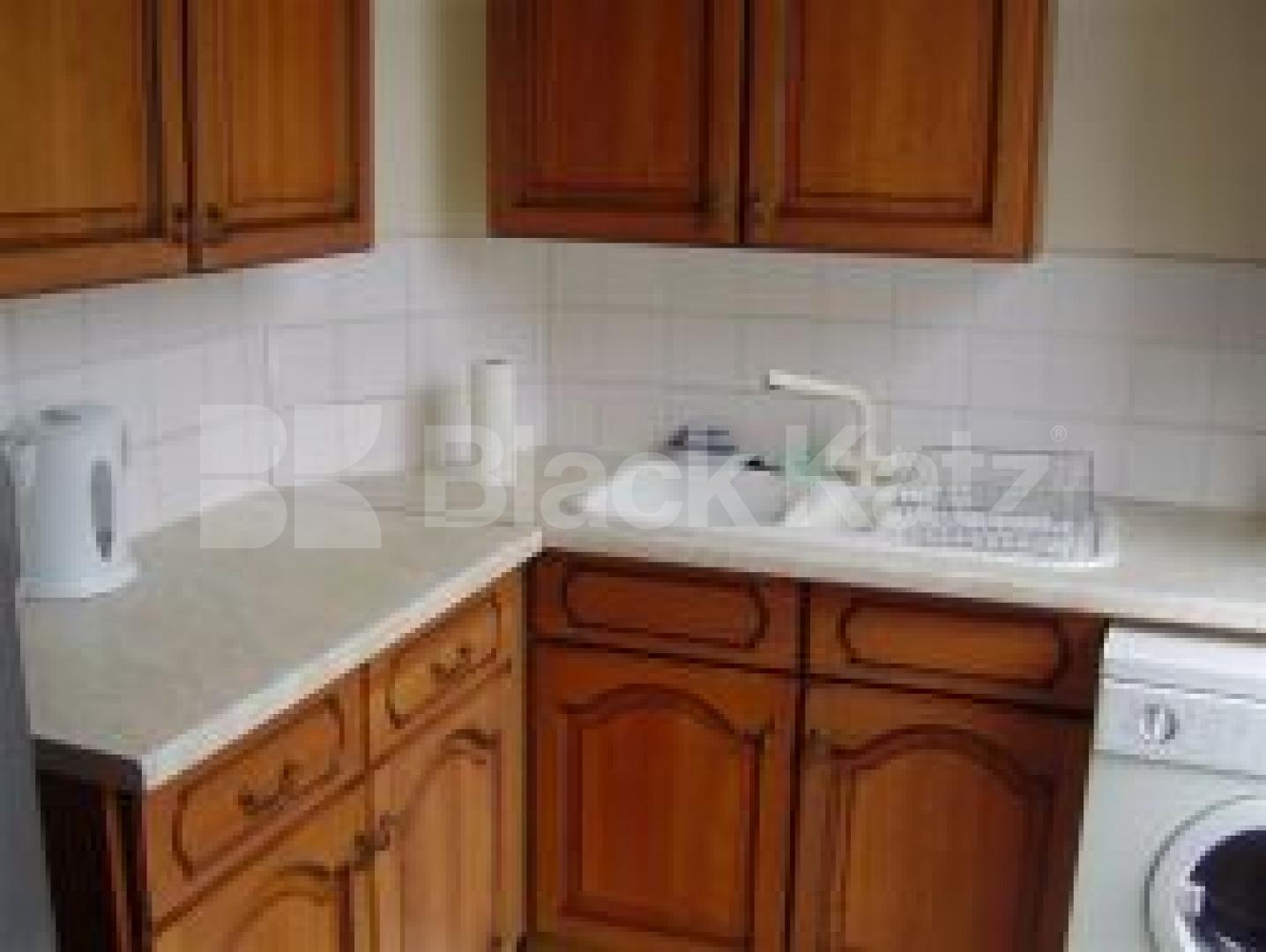 			Reduced Price, 3 Bedroom, 1 bath, 1 reception Flat			 Gloucester Drive, FINSBURY PARK N4